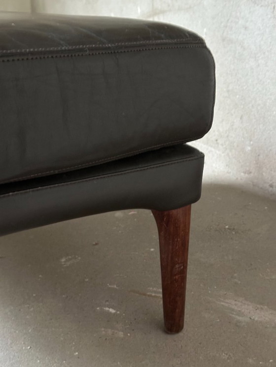 Image 1 of pouf in pelle palissandro