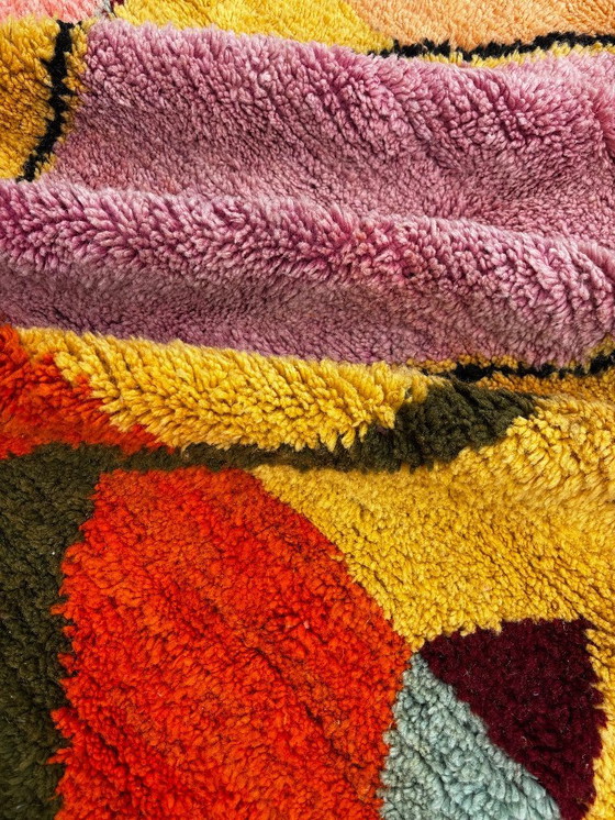 Image 1 of Farbenfroher marokkanischer Teppich in Gelb und Orange, authentischer marokkanischer Teppich