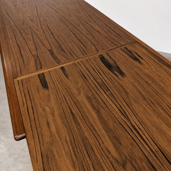 Image 1 of Table de salle à manger scandinave en teck de Johannes Andersen pour Uldum