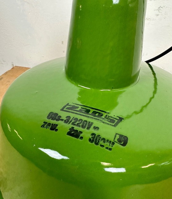 Image 1 of Lampe industrielle en émail vert de Zaos, années 1960