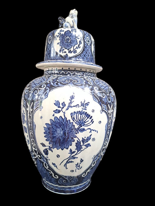Delft blue vase