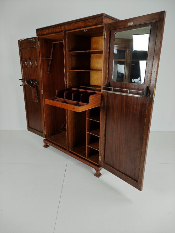 Image 1 of Bellissimo armadio in radica di noce in stile Art Déco inglese di Waring & Gillow – ca. 1900-1932