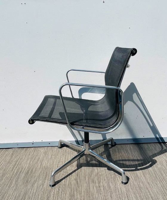 Image 1 of Paar van Vitra Eames Vintage Alu Group armstoelen