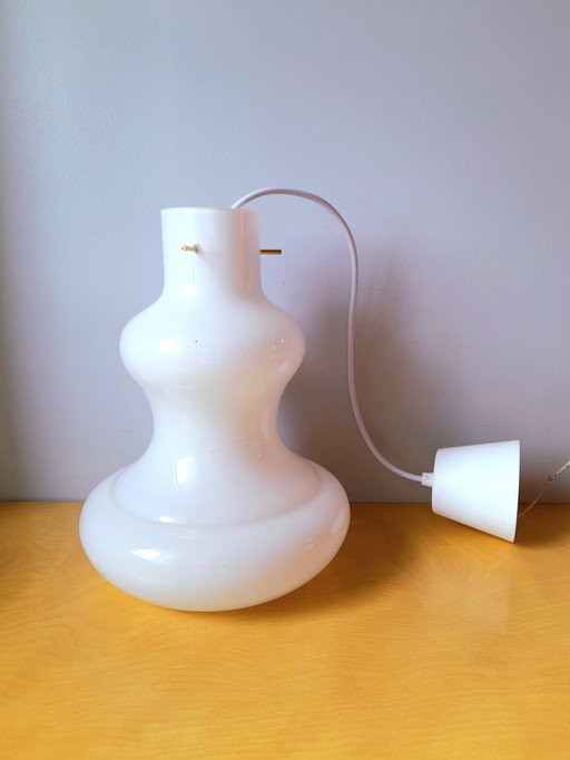Massimo Vignelli 70s opaline suspension lamp