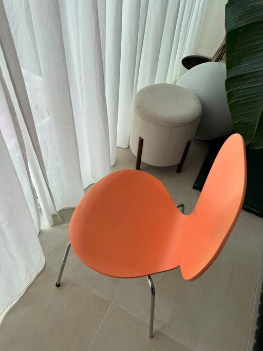 Sedia Fritz Hansen Serie 7 arancione – Arne Jacobsen