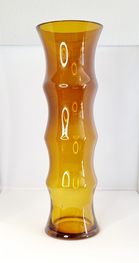 Image 1 of Vaso vintage in vetro spesso color ambra.