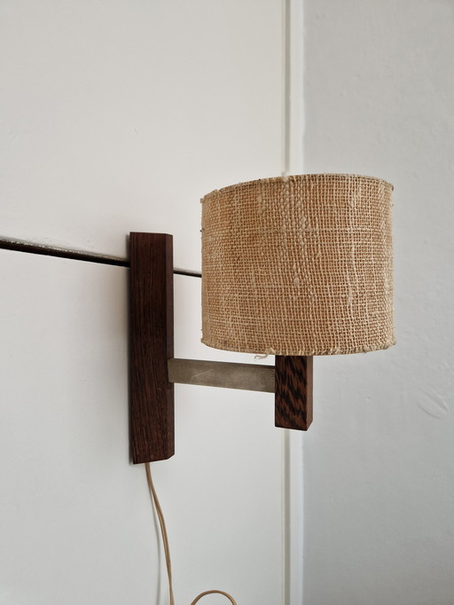 Lampe murale vintage avec abat-jour en teck et toile de jute et métal