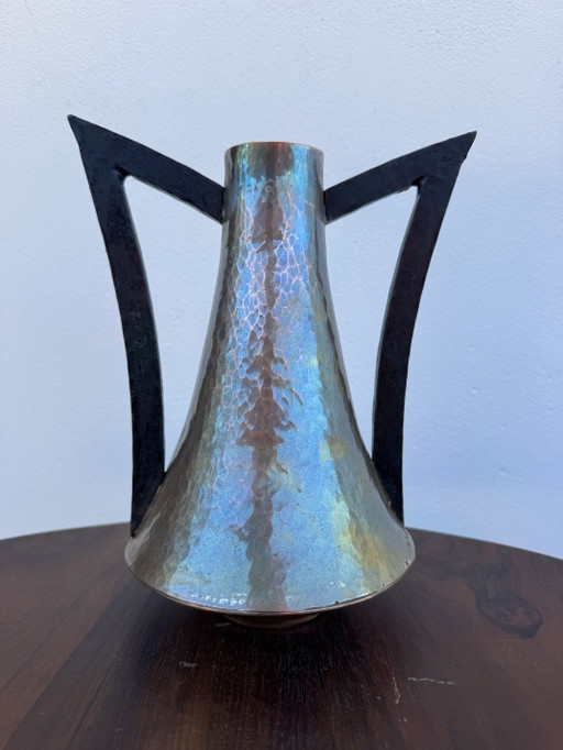 Art Nouveau Vase, Hammered and Flamed Copper – vazen