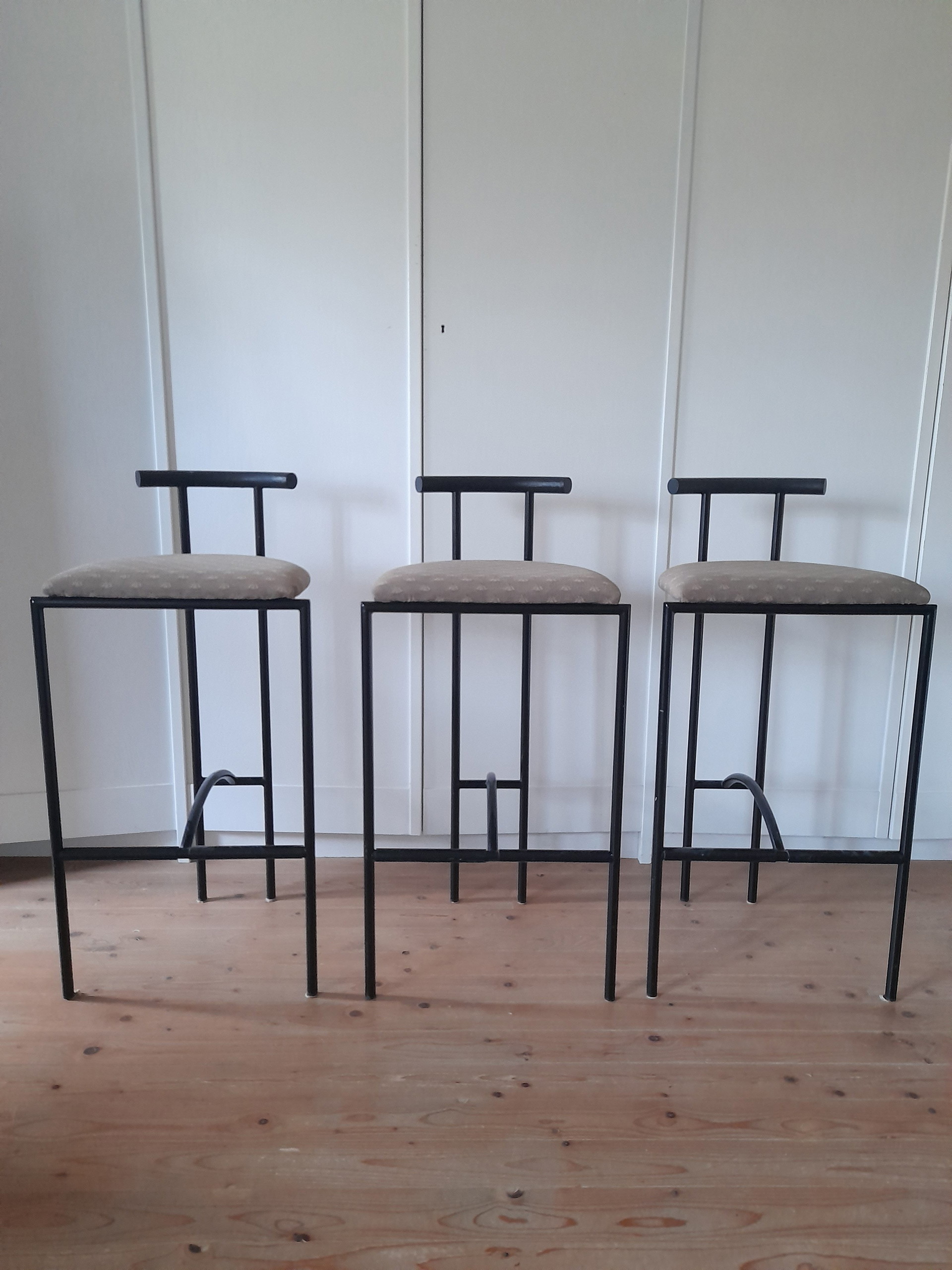 3 x Tokyo bar stool by Rodney Kinsman poyr Bieffeplast | €375