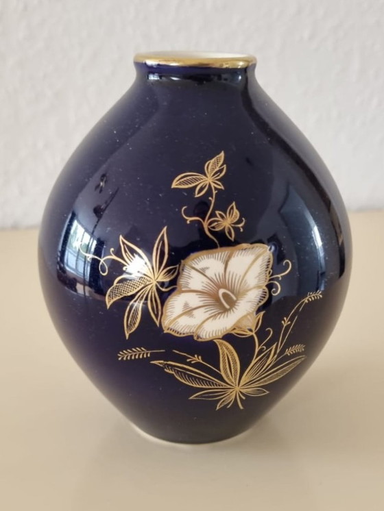 Image 1 of Limburgse porseleinen vaas – kobaltblauw met gouden bloem – vintage, made in Germany
