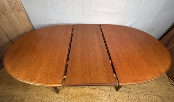 Image 1 of Mid Century Retro Table de salle à manger ovale en teck par McIntosh - 1960s