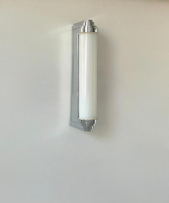 Image 1 of Lampada da parete vintage modernista cromata e opalina, Francia 1980