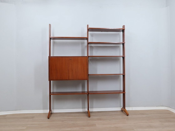 Image 1 of Meuble mural modulaire en teck des années 1950 avec bar rabattable