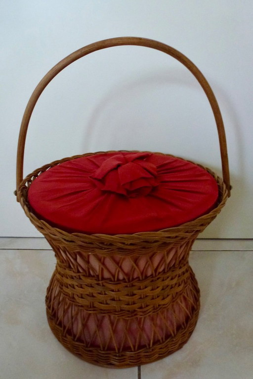 Nice vintage 70s sewing basket / sewing basket, original and complete.