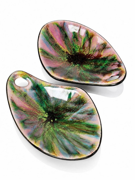 Par de platos de cerámica esmaltada multicolor de estilo vintage de los años 60.