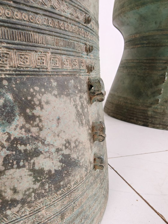 Image 1 of Grand tambour de pluie en bronze d'Asie du Sud-Est (vendu séparément)