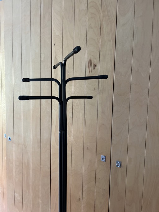 Perchero negro Rigg Tord Björklund