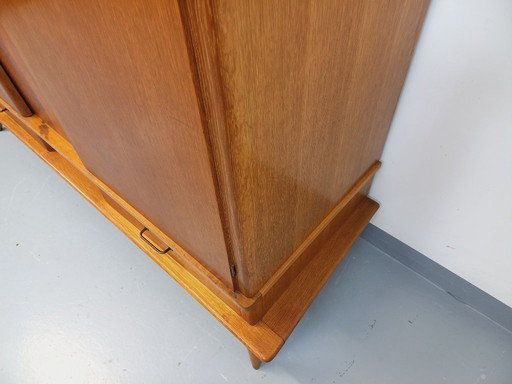 Armadio vintage in rovere degli anni '60