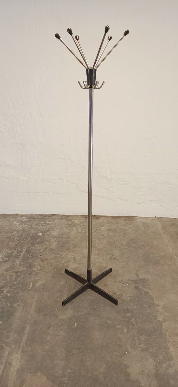 Vintage industrial coat hanger | €125 | Whoppah