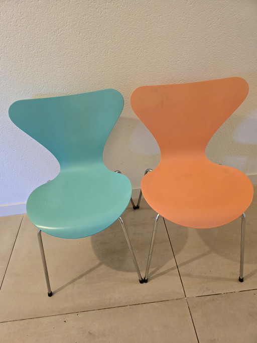 6 Fritz Hansen chairs designed by Arne Jacobson, original label