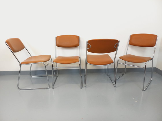 Image 1 of Set di 4 sedie a slitta vintage degli anni '70 in metallo cromato e similpelle color cognac