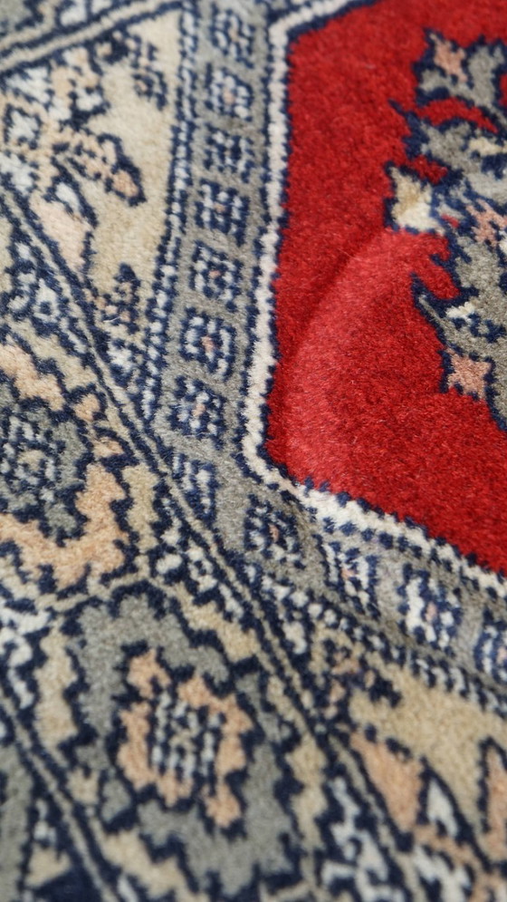 Image 1 of Handgeknüpfter Deko-Teppich/Tischdecke in dunkelblau und rot 47x46cm