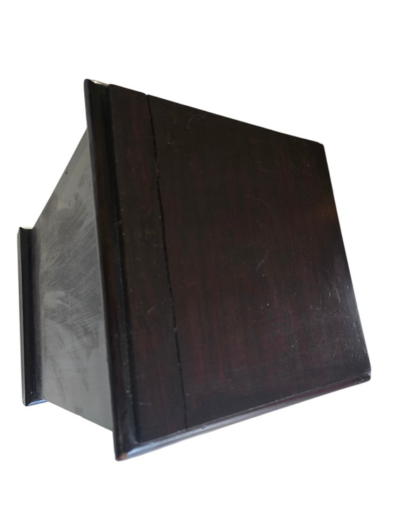 Image 1 of Coffre à charbon ancien en bois avec ferrures en laiton – plein de charme