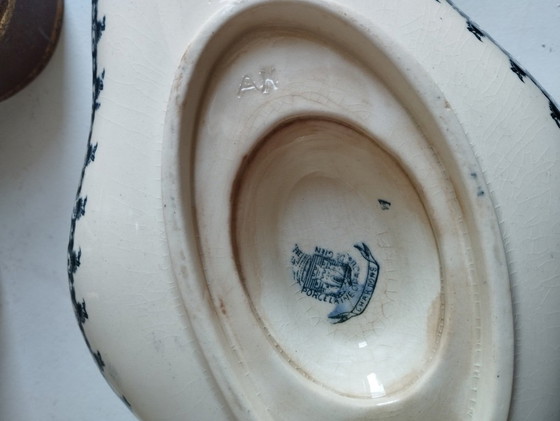 Image 1 of Large sauce boat on a stand, Gien ironstone "Thistles"