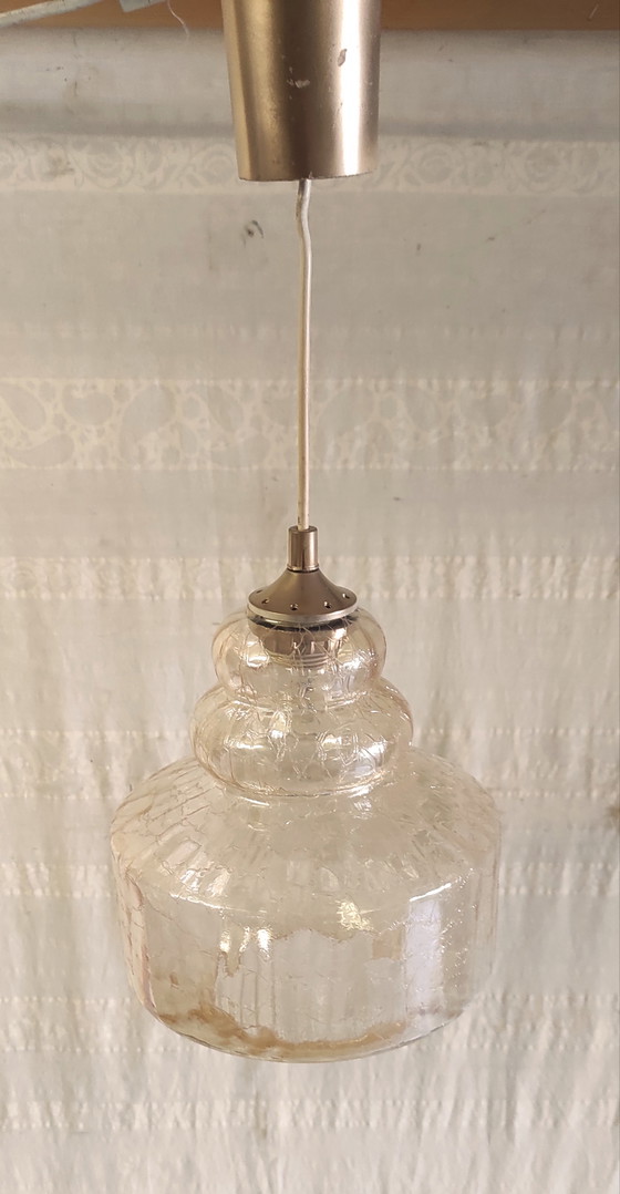 Image 1 of Suspension style scandinave en verre ambré et craquelé - années 60/70