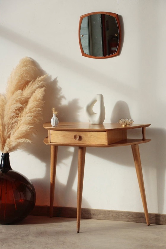 Image 1 of Massief eikenhouten consoletafel met driepootframe – Vintage & gerestaureerd