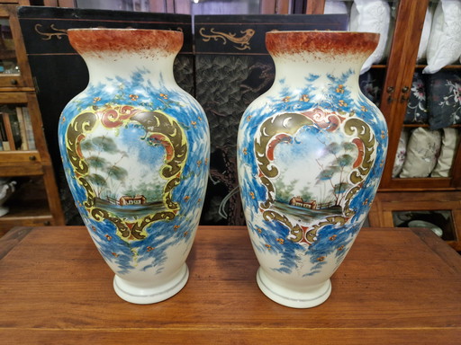 Vases anciens en opaline