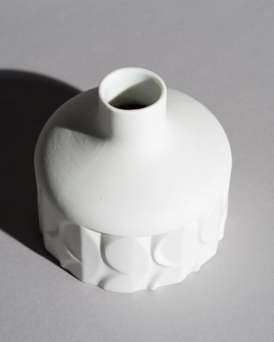 Image 1 of Retro Scherzer Werner Uhl Design Biskuitporzellan Flaschenvase Op-Art Relief TRIO