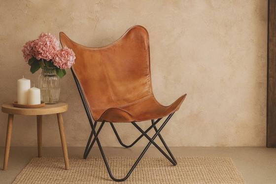 Image 1 of Silla mariposa de cuero hecha a mano, asiento de salón moderno de mediados de siglo, silla de hombro beige