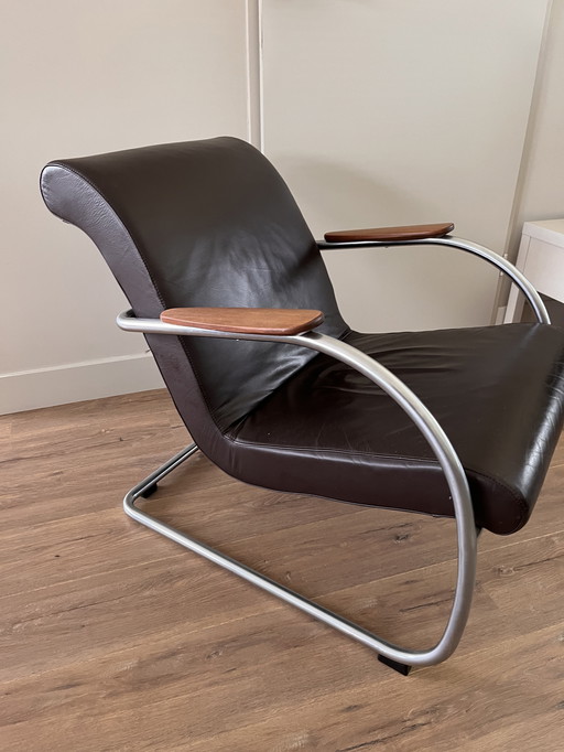 Harvink leather armchair Deining with teak armrest