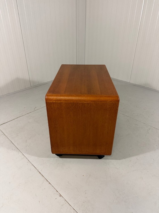 Image 1 of Mueble de TV con audio de teca Dyrlund sobre ruedas, años 60