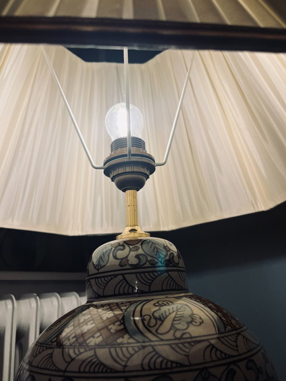 Image 1 of Vintage table lamp with beautiful shade