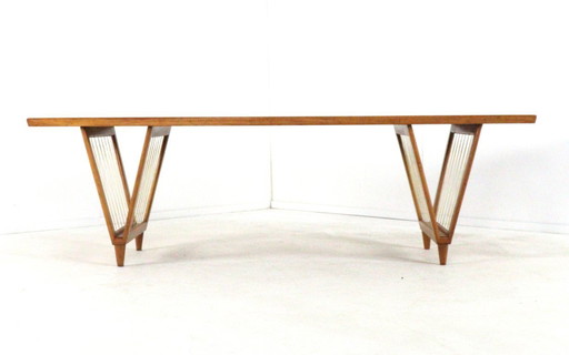 Vintage salontafel notenhout noten ''Deinum'