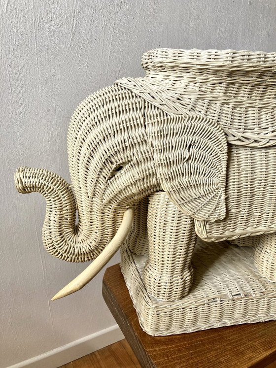 Tavolino elefante in vimini laccato bianco, anni '70, Tavolini, Rattan, Crema (foto 12 di 14)