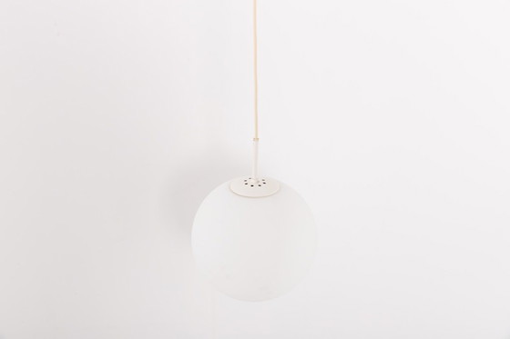 Image 1 of Grande sospensione Raak Amsterdam Globe in vetro opalino