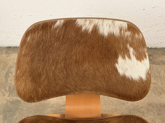 Image 1 of Eames Plywood Group LCW-stoel voor Vitra, ontworpen door Charles & Ray Eames, jaren 2000.