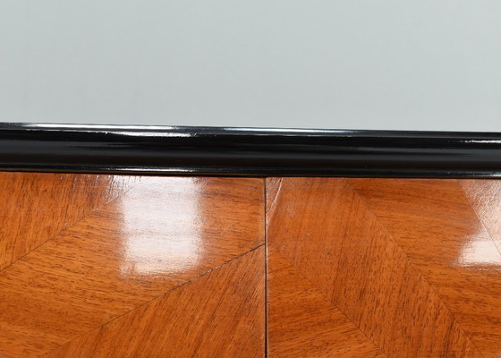 Image 1 of Credenza italiana attribuita a Vittorio Dassi in noce, vetro e ottone - anni '50