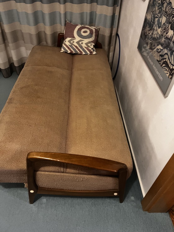 Image 1 of Bellissimo divano letto in stile metà secolo con vano contenitore