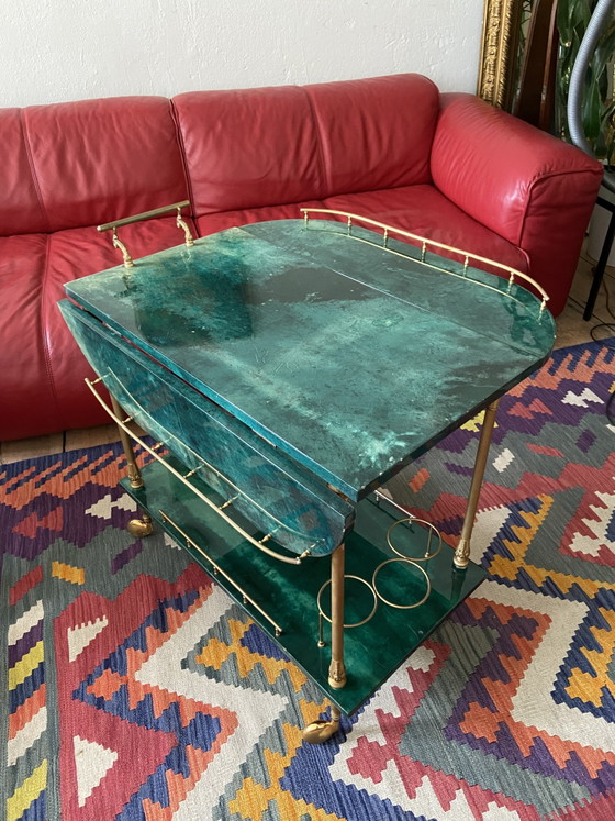 Carrito de bar verde „Aldo Tura“, Piel de cabra lacada verde, Italia, años 60, Accesorios de latón (photo 6 of 11)