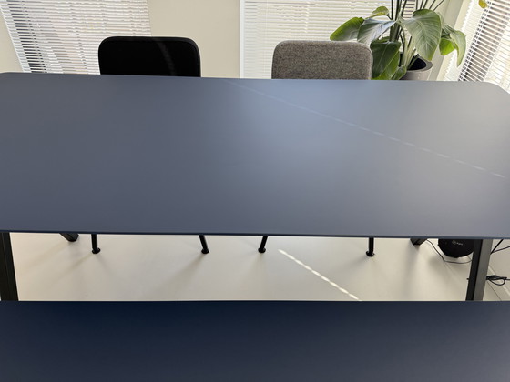 Image 1 of Studio HENK mesa de comedor de diseño - HPL Blu Fes + sillas Kvadrat