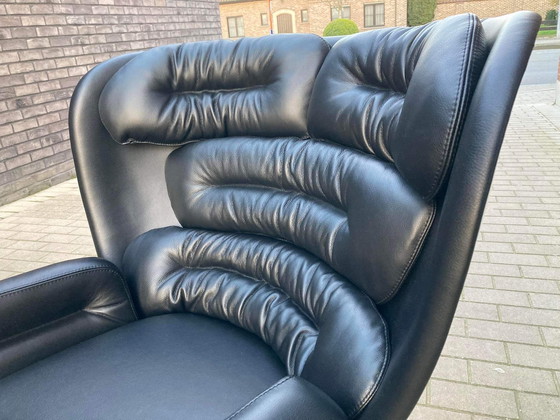 Image 1 of 2 chaises Joe Colombo Elda en cuir noir et fibre de verre blanche