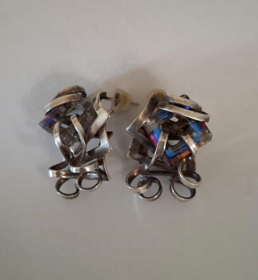 Originele zilveren oorbellen van Ostrowski Design met Swarovski-kristallen.