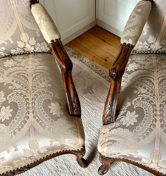 Image 1 of Pareja de sillones estilo Luis, tallados a mano, que necesitan restauración.