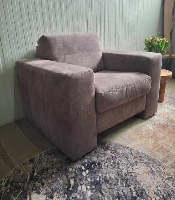 Image 1 of Luxurious armchair / 1-seater sofa in brushed leather, new
