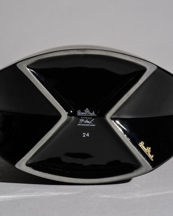 Image 1 of Jan van der Vaart pour Rosenthal Vase en porcelaine noire et duo de bols Nautica, Allemagne