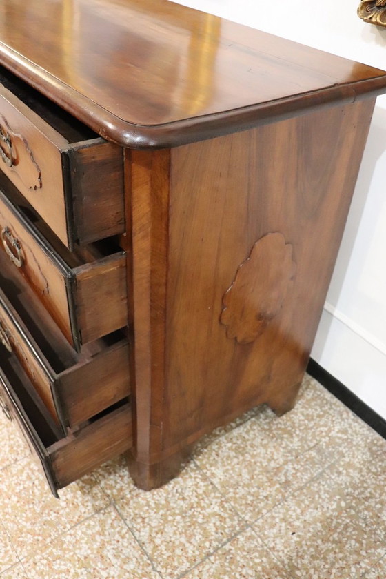 Image 1 of Cómoda antigua de nogal, restaurada, Italia, siglo XVII